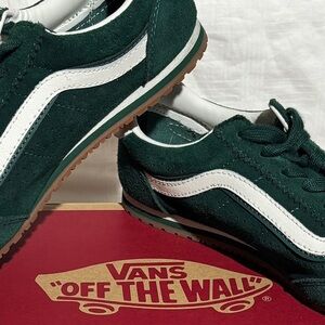 Vans  Super Lowpro Green Suede      W 7 / M 6.5 Like New in original box